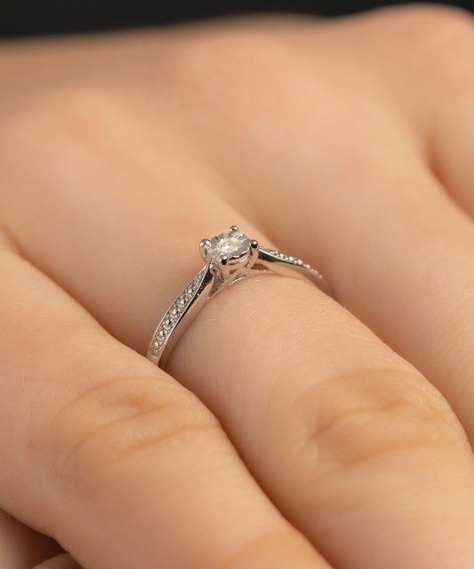 Sterling silver ring with diamond