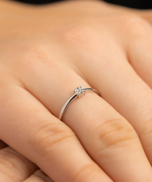 Sterling silver ring with diamond