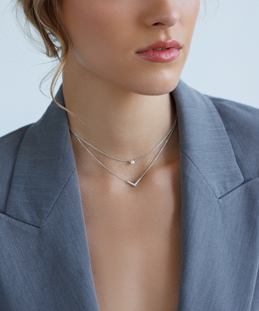 Sterling silver chain with pearl and zirconium