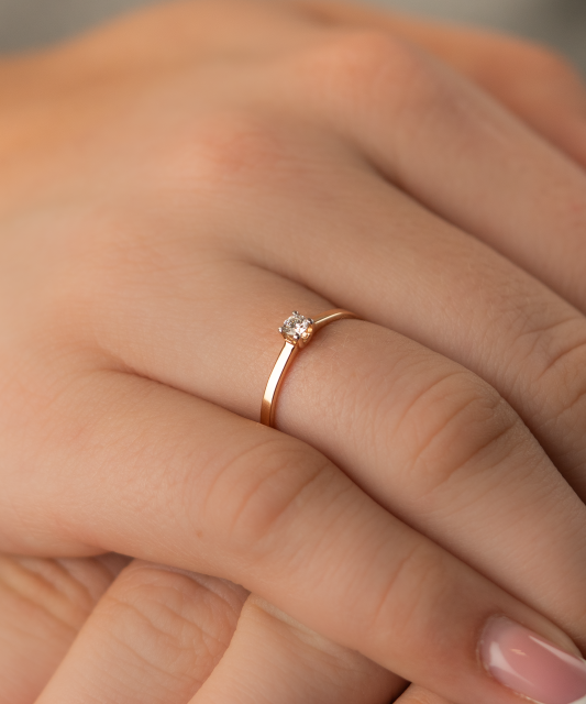 Gold ring with diamond