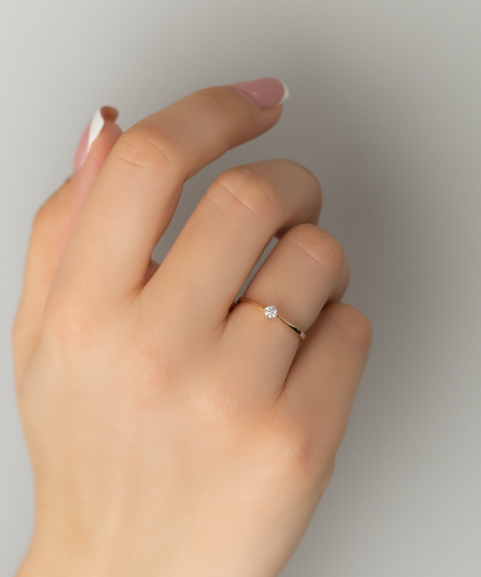 Gold ring with diamond