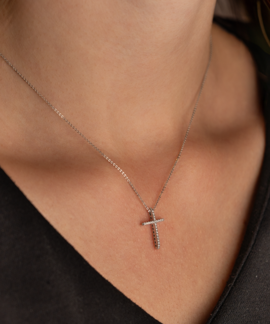 White gold chain with diamond pendant