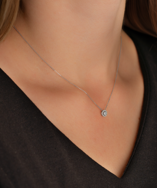 White gold chain with diamond pendant