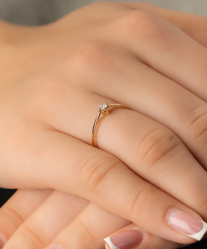 Gold ring with diamond