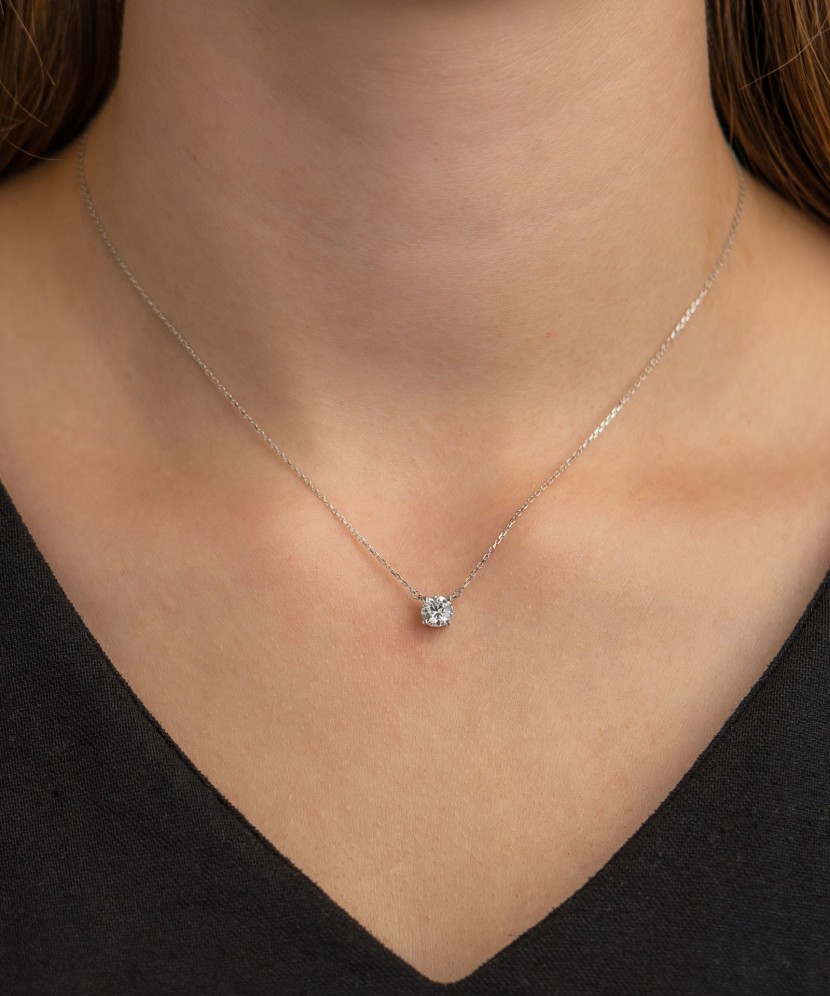 White gold chain with zirconium pendant