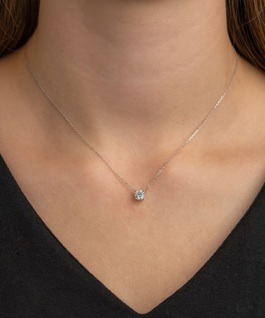 White gold chain with zirconium pendant