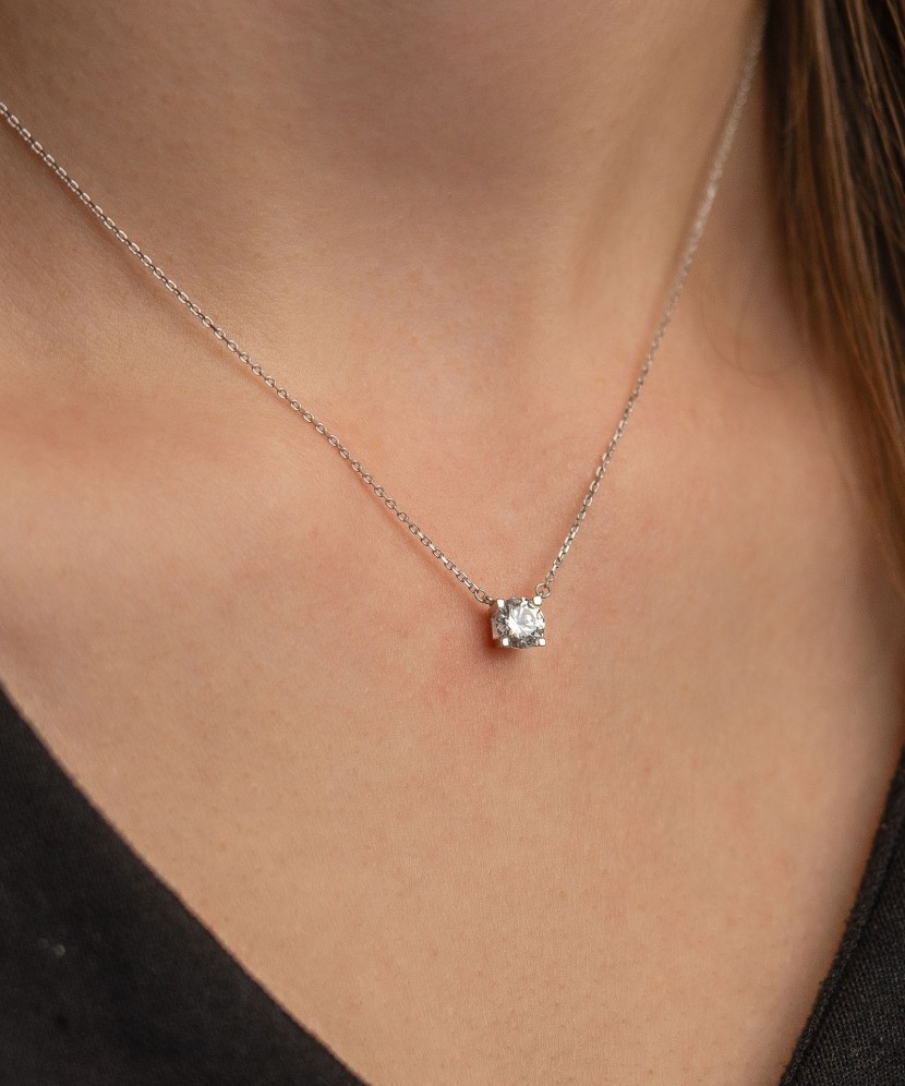 White gold chain with zirconium pendant