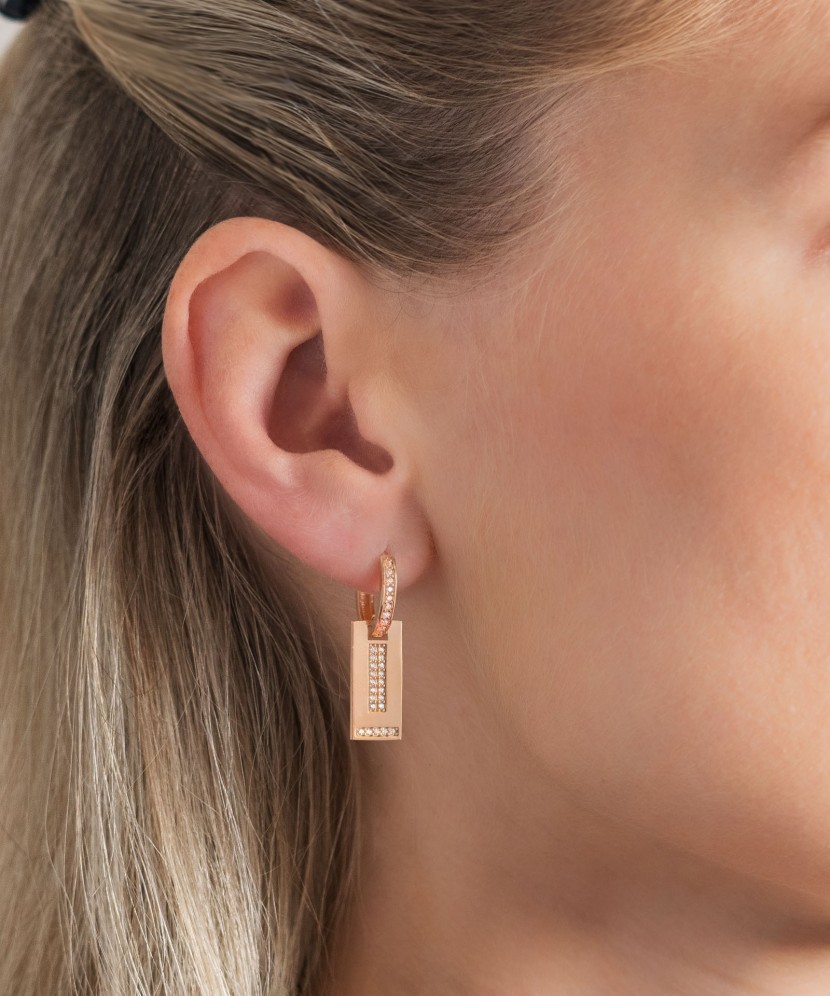 Gold earrings with zircons