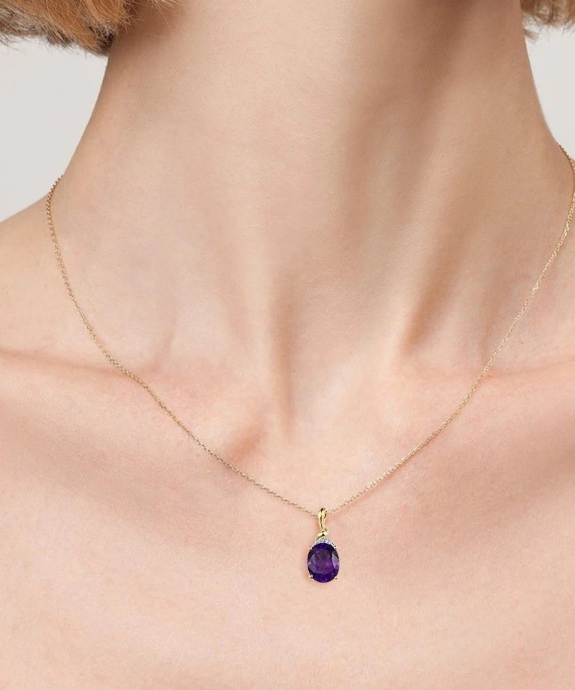 Yellow gold pendant with amethyst and diamonds
