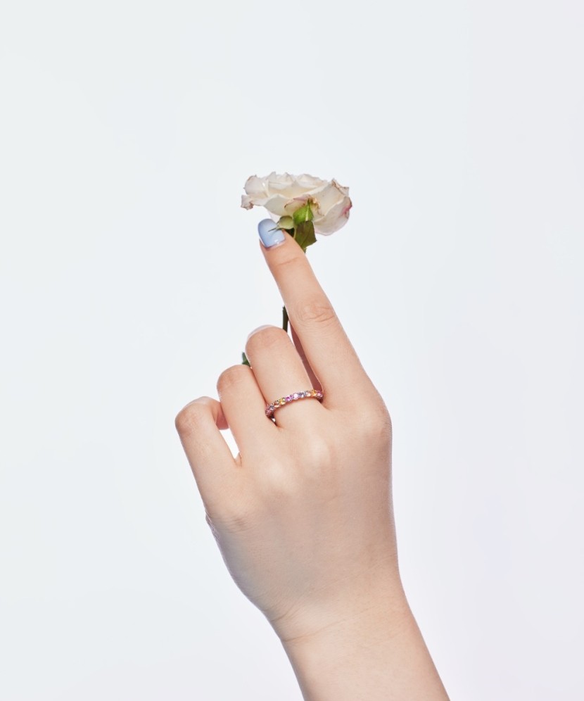 Hopeasormus zirkoneilla