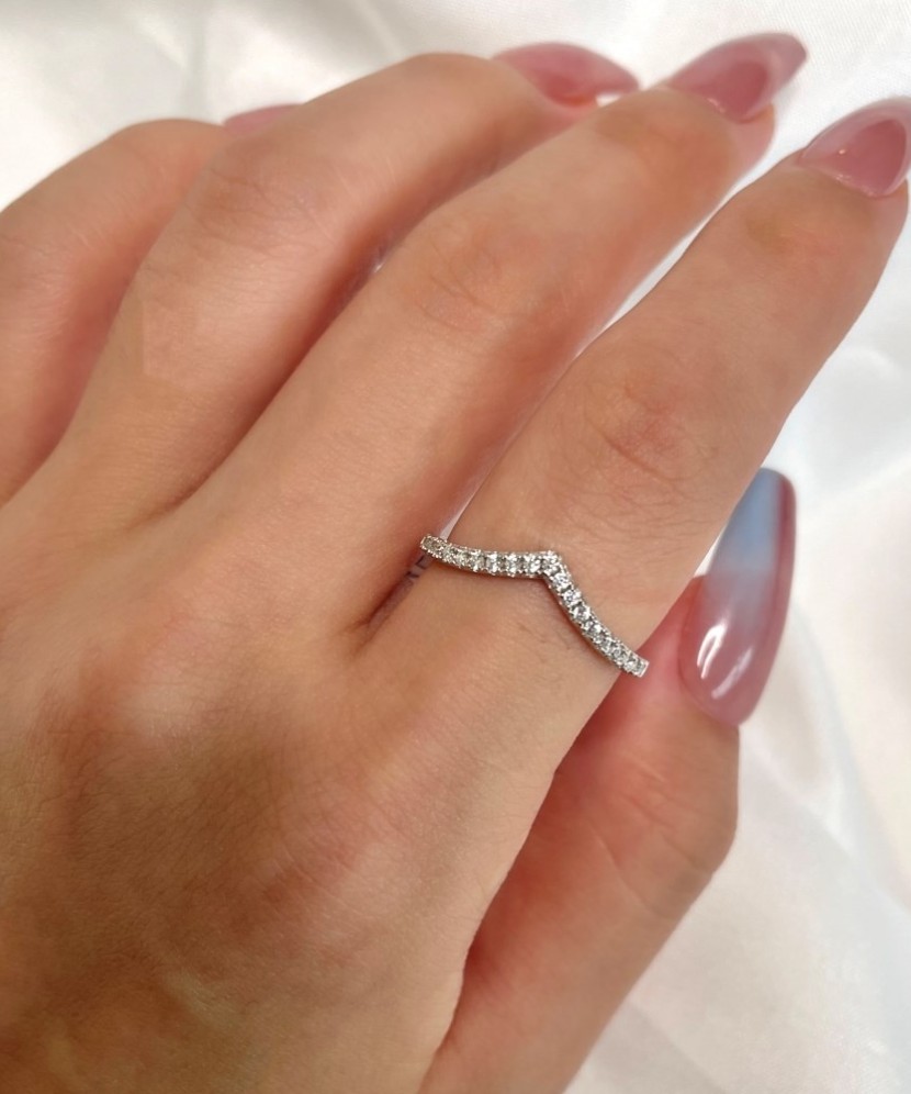 Sterling silver ring with zircons