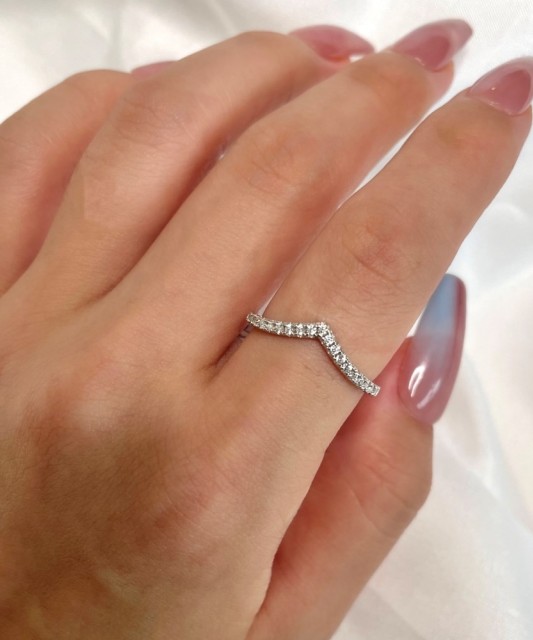 Sterling silver ring with zircons