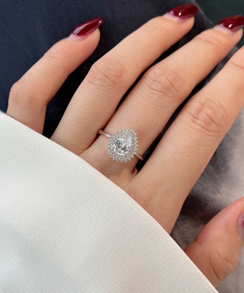 Hopeasormus zirkoneilla