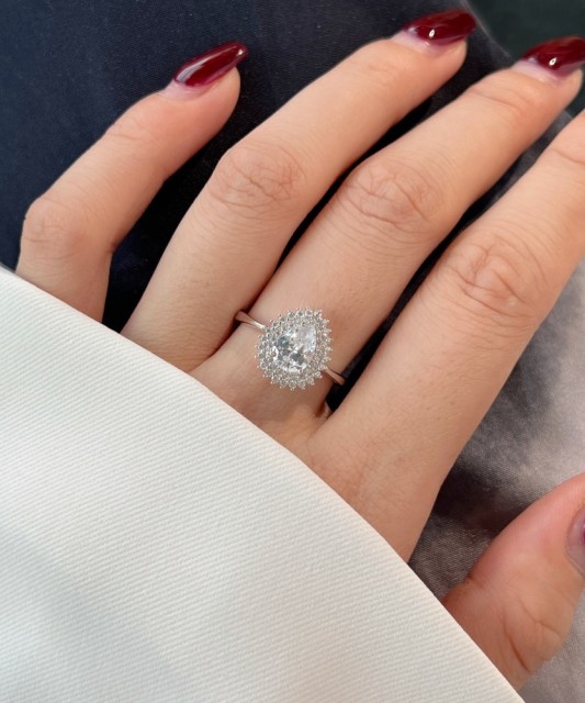 Sterling silver ring with zircons