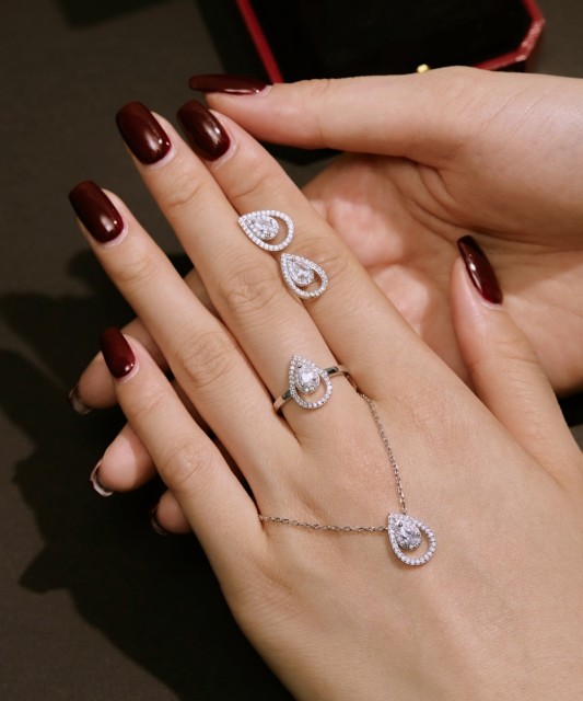 Hopeasormus zirkoneilla