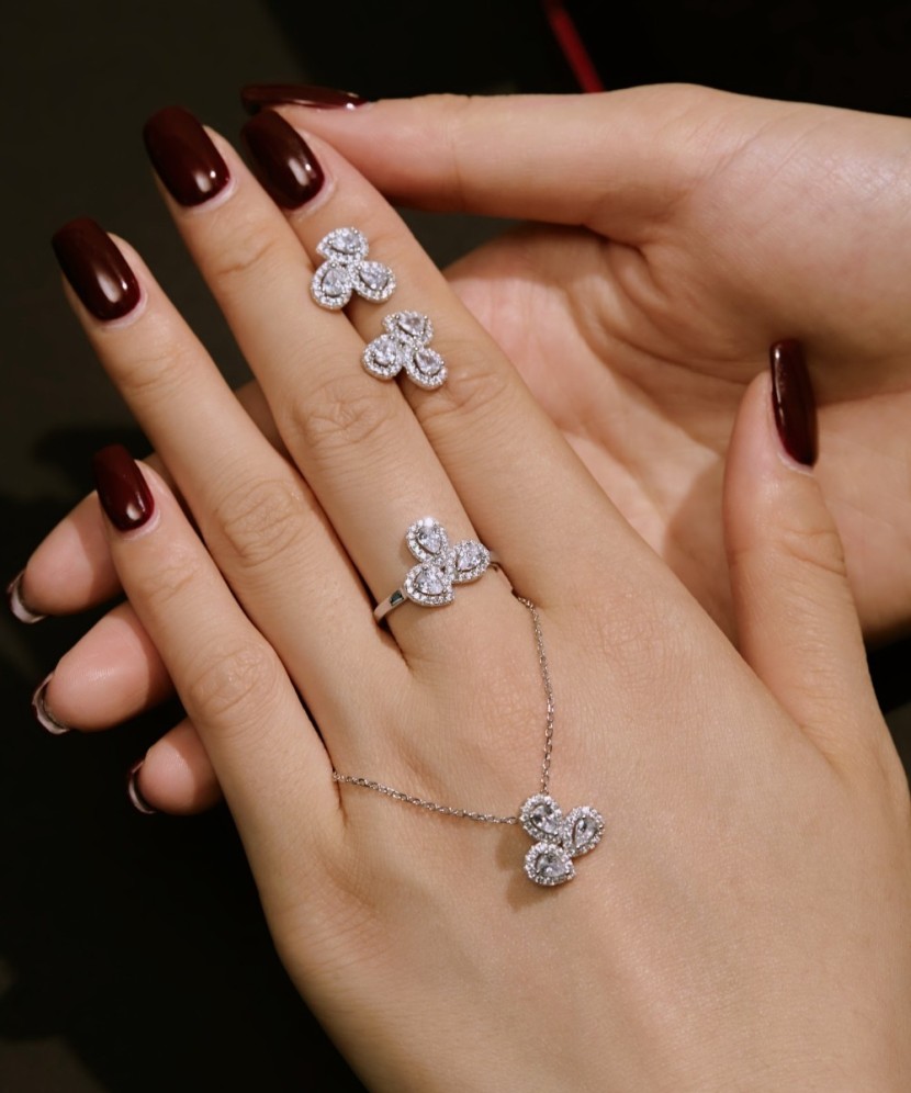 Hopeasormus zirkoneilla