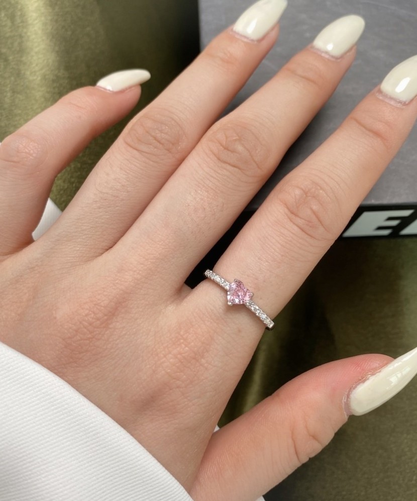 Sterling silver ring with zircons