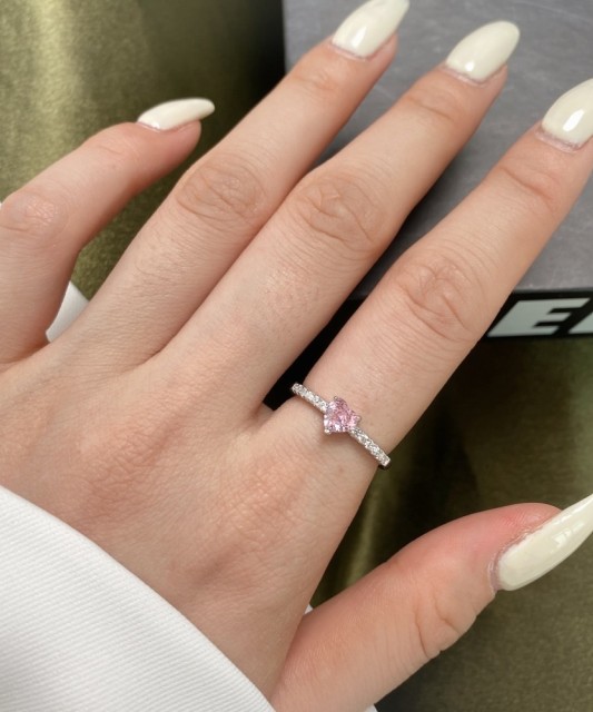 Sterling silver ring with zircons