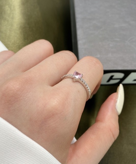 Sterling silver ring with zircons