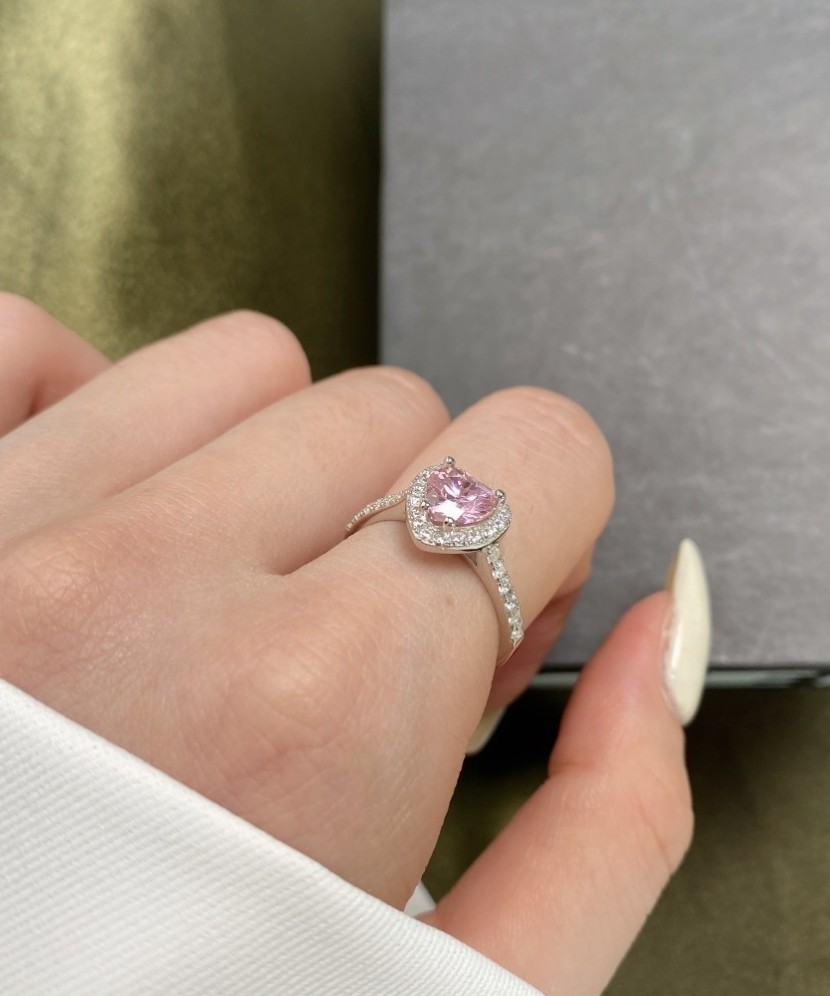 Sterling silver ring with zircons