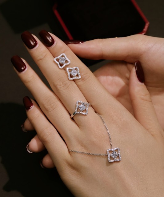 Hopeasormus zirkoneilla