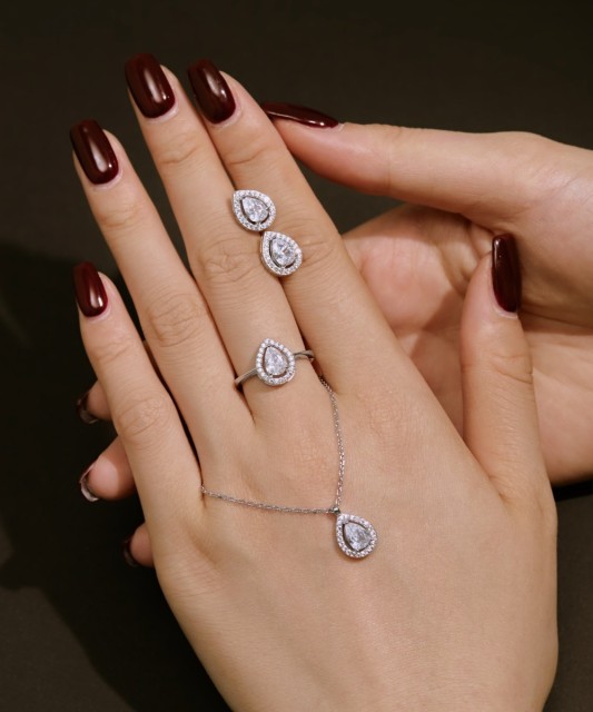 Hopeasormus zirkoneilla