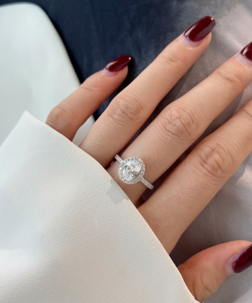 Hopeasormus zirkoneilla