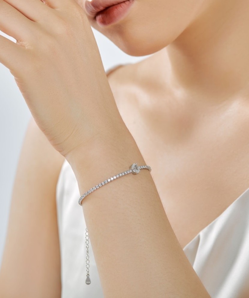 Hopeinen rannekoru zirkoneilla