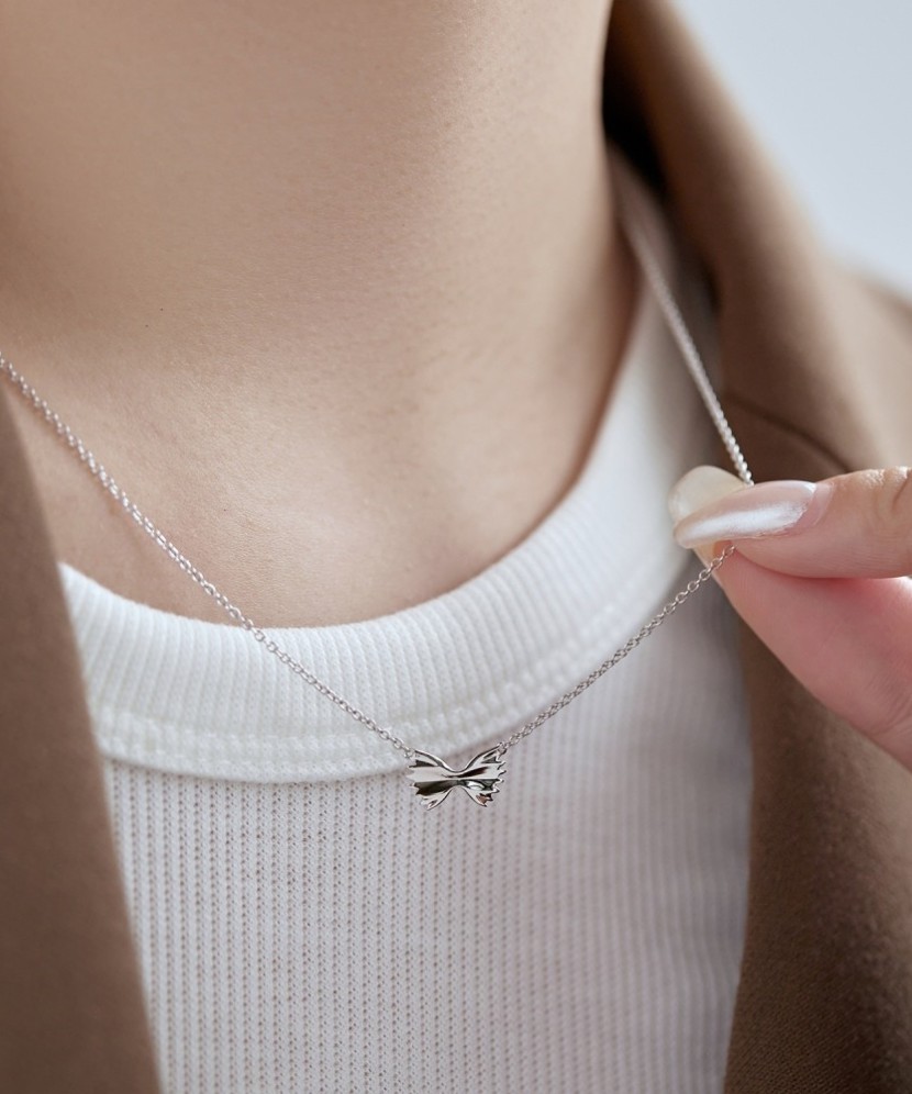 Hopeaketju riipuksella