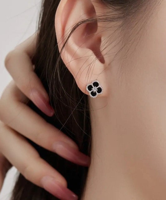 Sidabriniai auskarai su cirkoniais ir emale