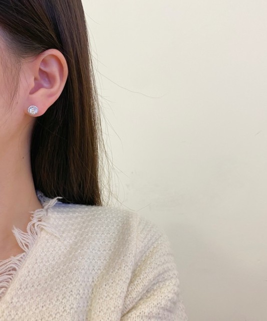 Hopeiset korvakorut zirkoneilla