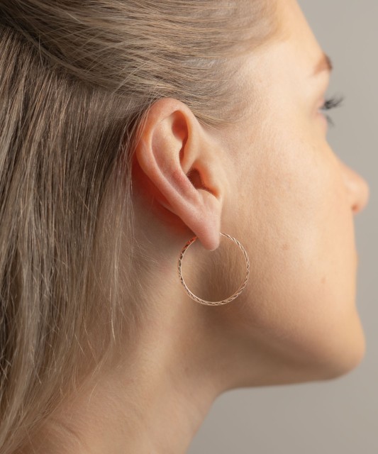 Gold engraved hoop earrings 29mm