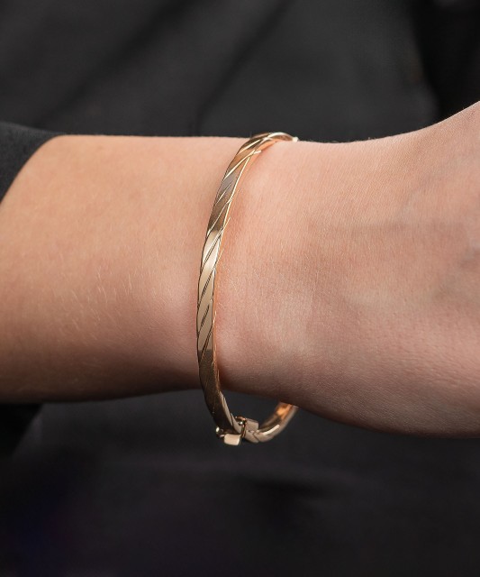 Gold hard bracelet