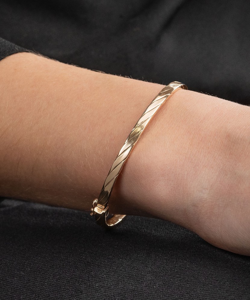 Gold hard bracelet