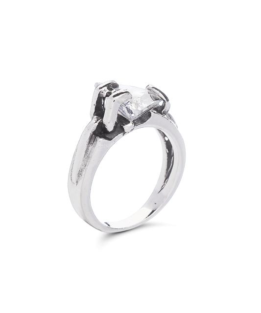 Sterling silver ring with zirconium