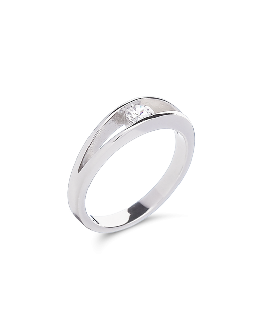 Sterling silver ring with zirconium