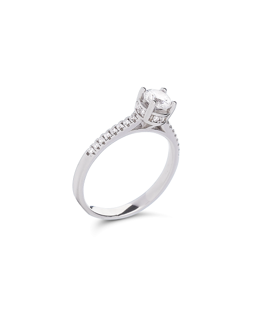 Sterling silver ring with zircons