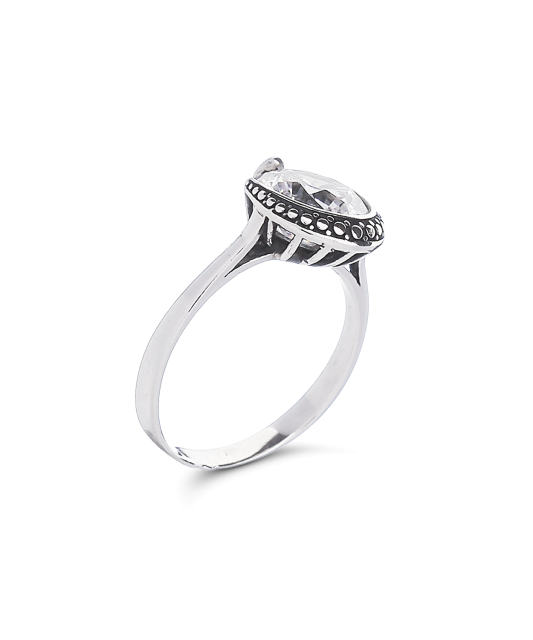 Sterling silver ring with zirconium