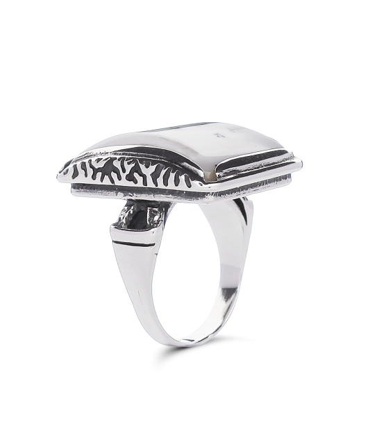 Sterling silver ring with agate