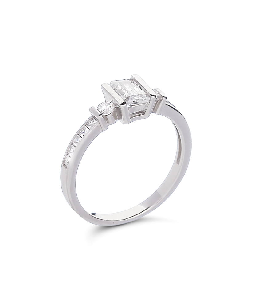 Sterling silver ring with zircons