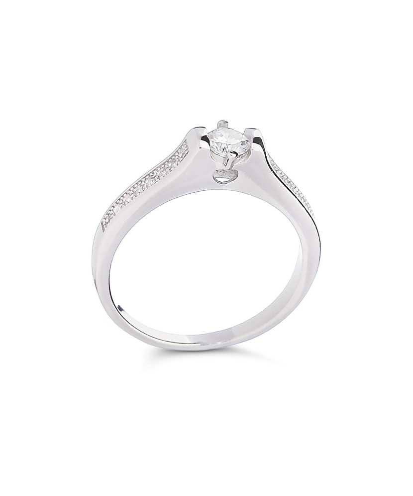 Sterling silver ring with zircons