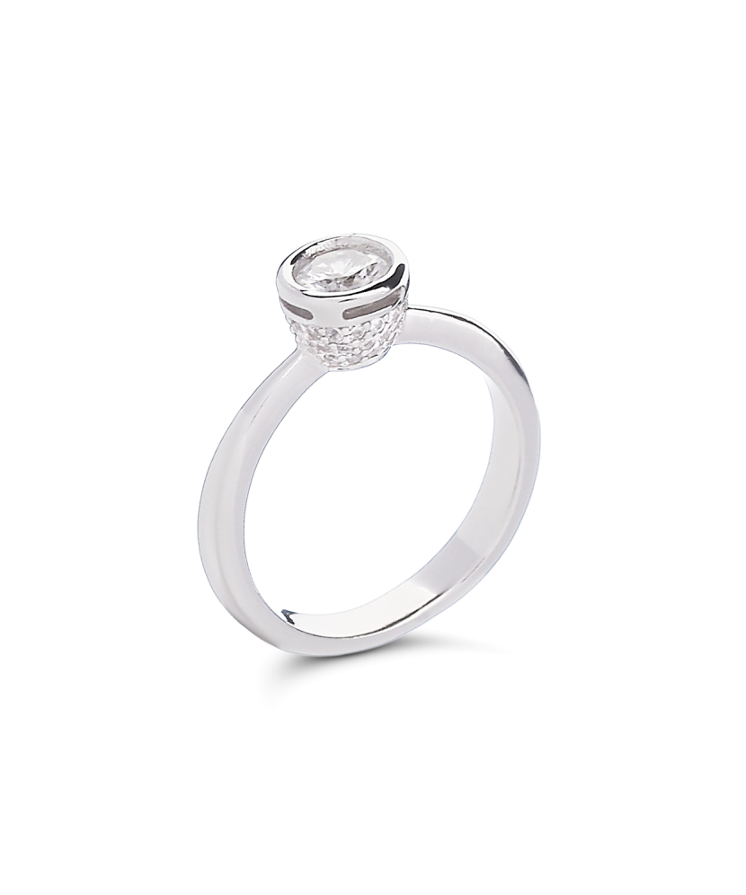 Sterling silver ring with zirconium