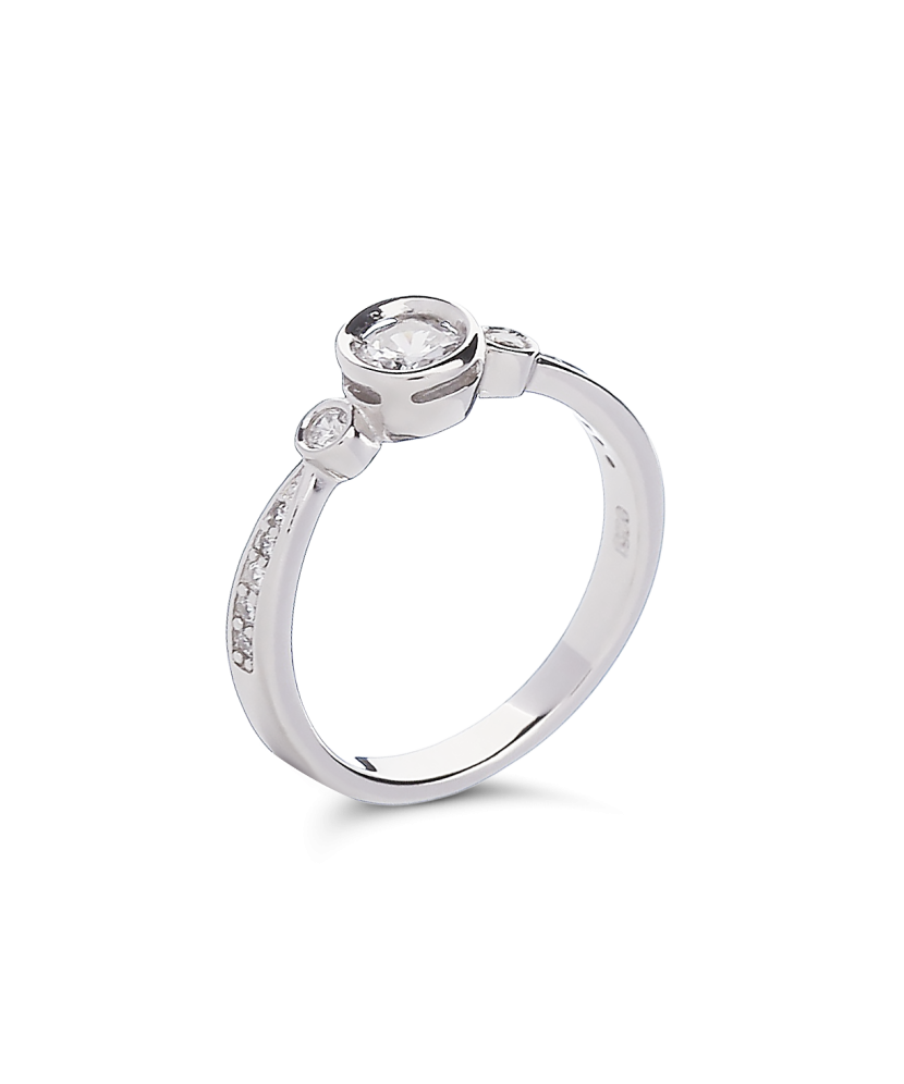 Sterling silver ring with zircons