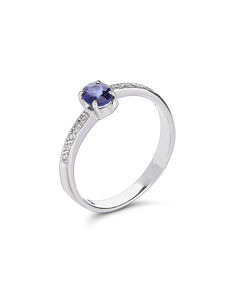 White gold ring with sapphire and diamonds