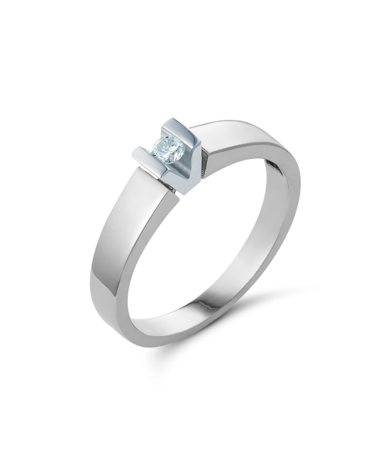 White gold ring with diamond