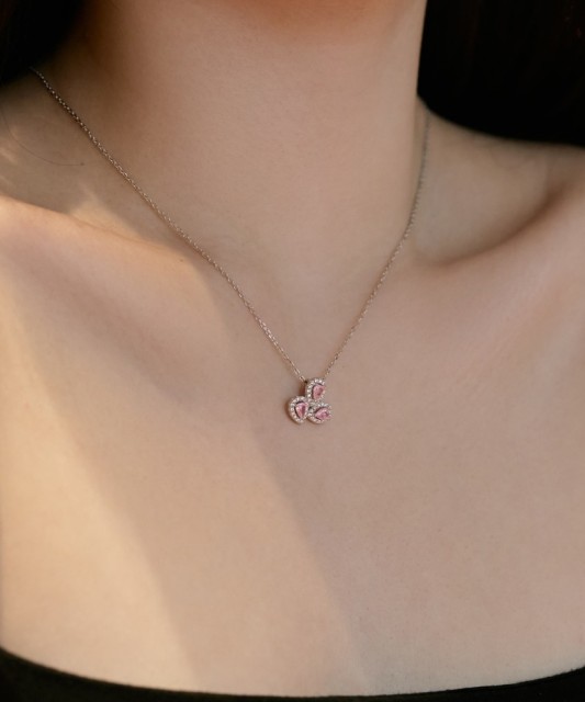 Hopeinen ketju zirkoniriipuksella