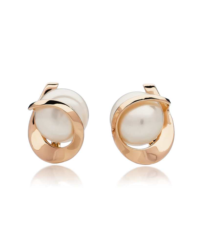 Gold earrings with pearl