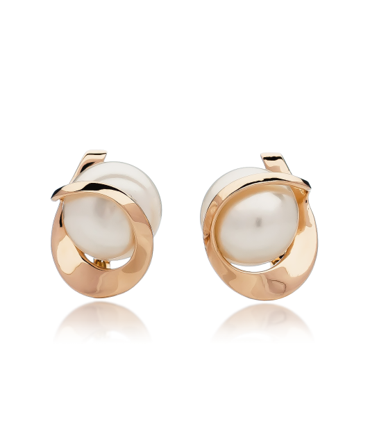 Gold earrings with pearl