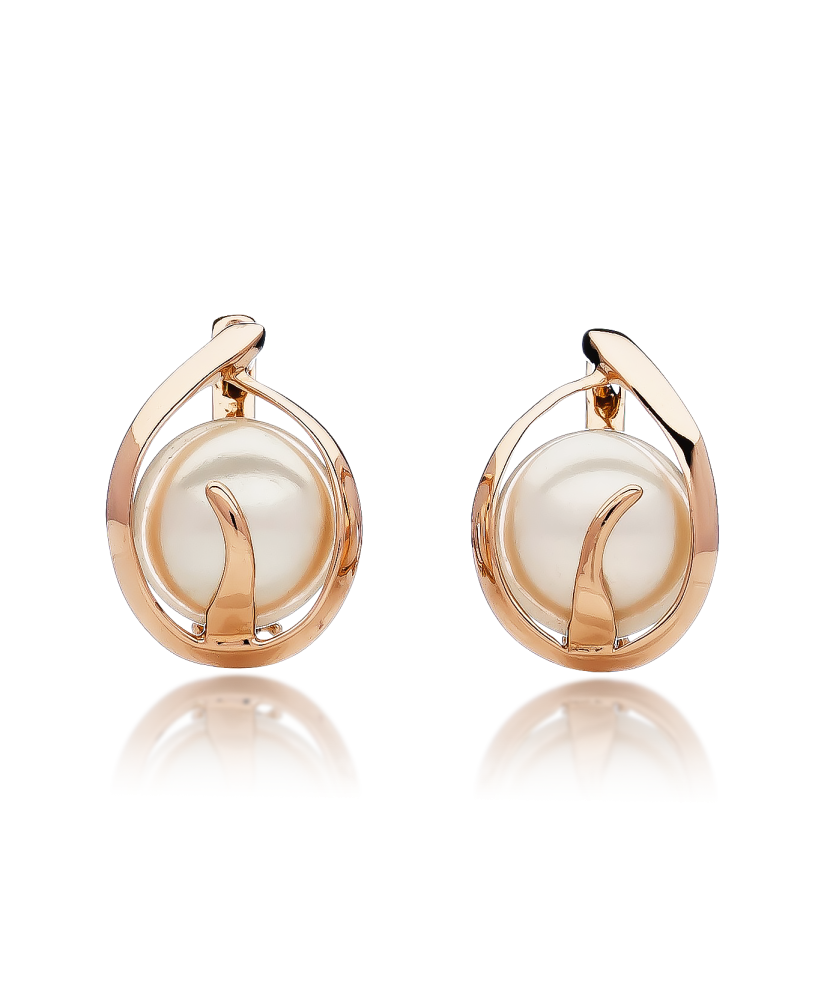 Gold earrings with pearl