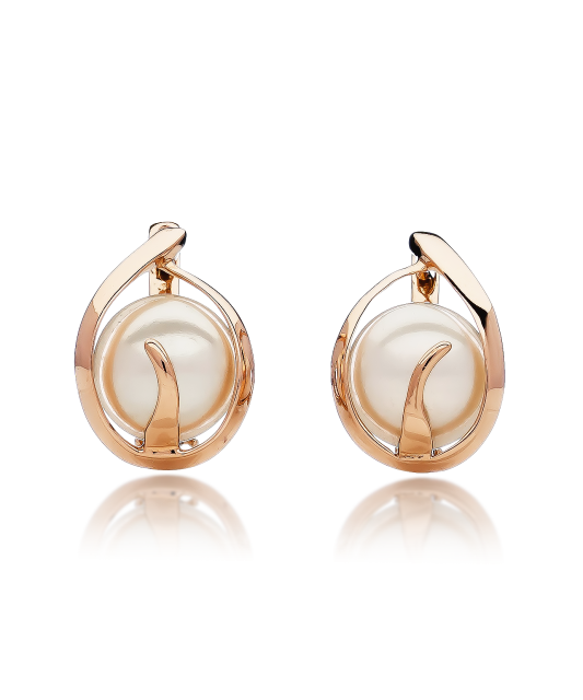 Gold earrings with pearl